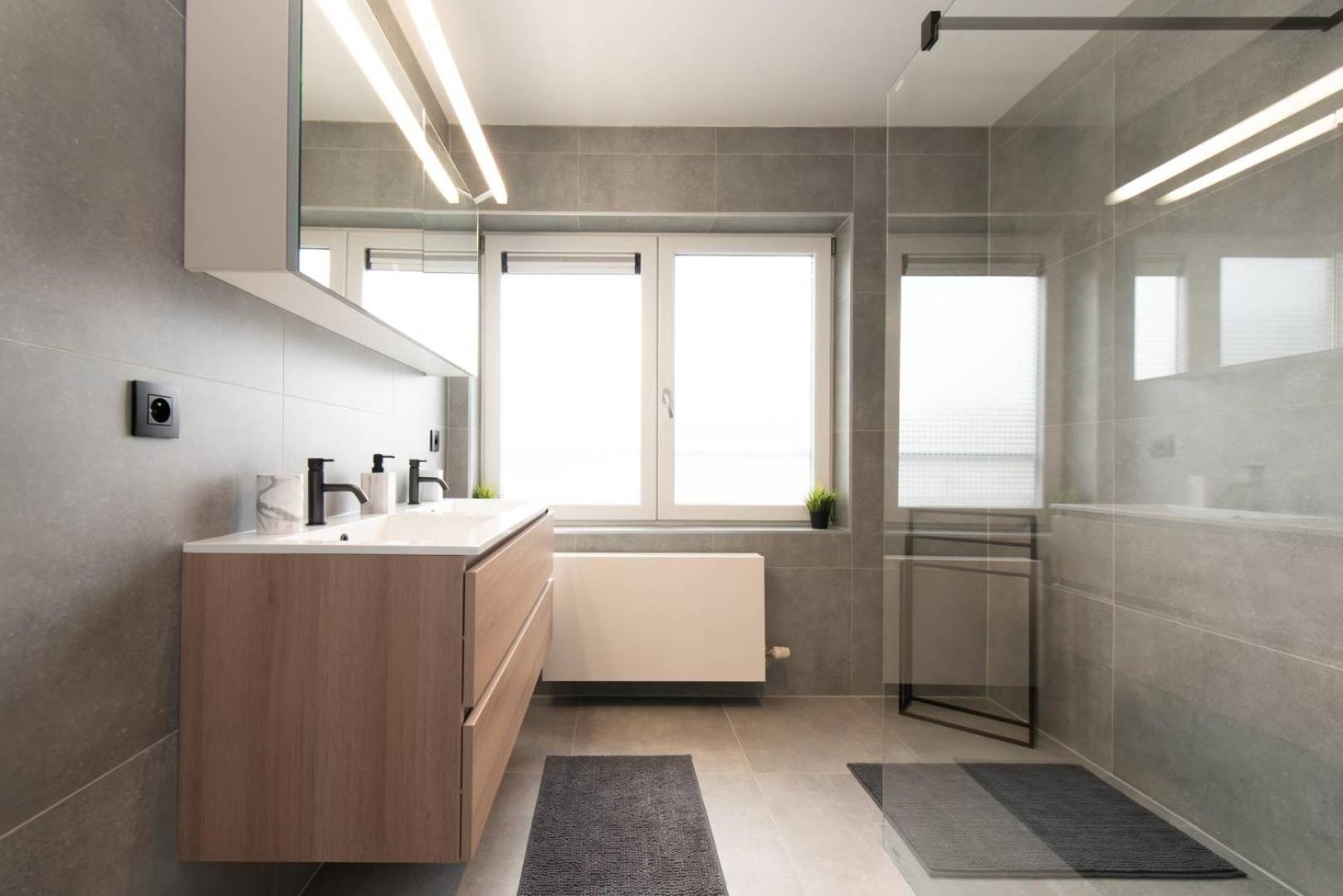Luxueus, Ruim Appartement Op 350M Van Het Strand Остенде Экстерьер фото